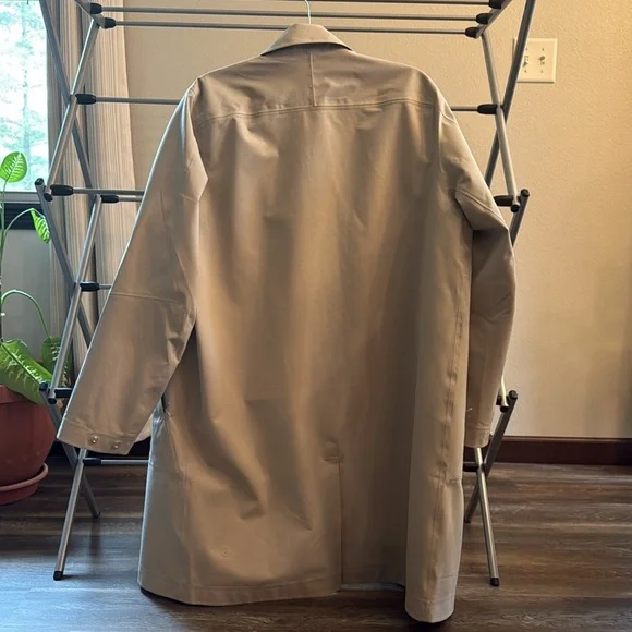 Lululemon New Venture Rain Coat - Medium - Picture 3 of 5